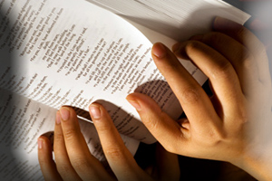 libro_e_mani_copia
